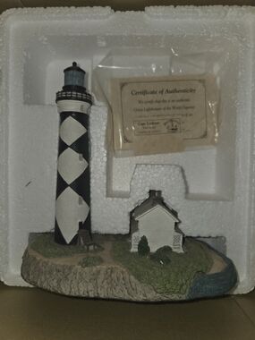 Harbour Lights North Carolina Cape Lookout Lighthouse Collectible